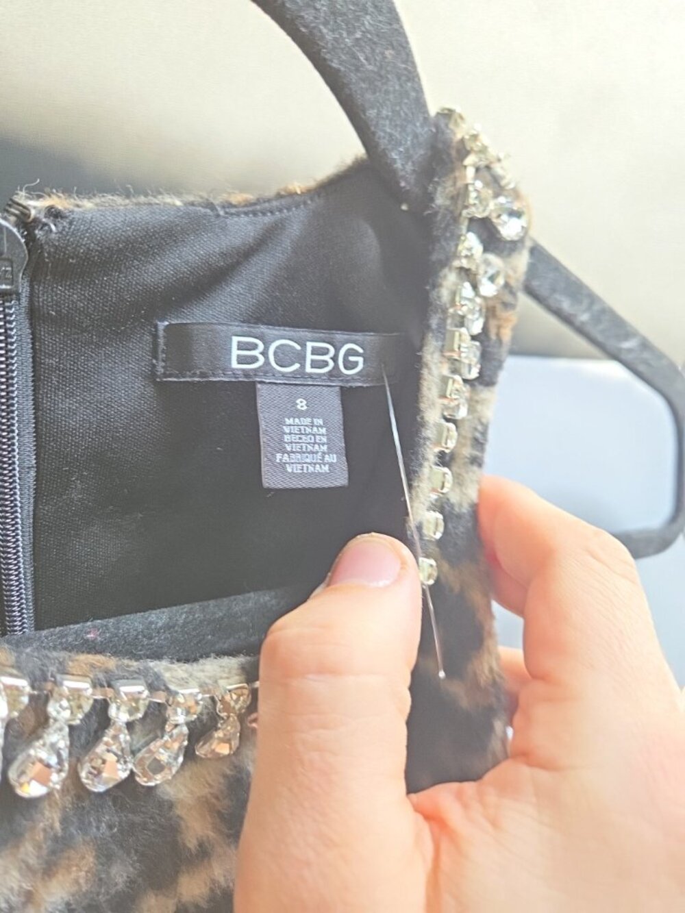 BCBG Womens Sleeveless Jewel Neck Animal Print Sheath Mini Dress Size 8 New NWT - Picture 3 of 7